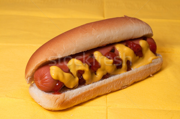 Hot dog ketchup mosterd Geel servet vlees Stockfoto © dehooks
