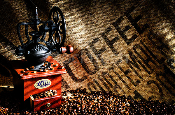 Boabe de cafea ceaşcă fierbinte cafea sac Imagine de stoc © dehooks