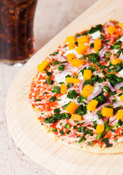 Friss gluténmentes zöldség vegetáriánus pizza fa deszka Stock fotó © DenisMArt
