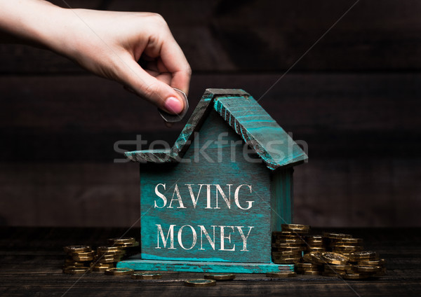 Stock foto: Holz · Haus · Modell · Münzen · Hand · halten