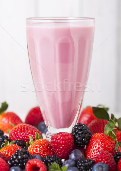 [[stock_photo]]: Verre · fraîches · été · baies · smoothie · bois