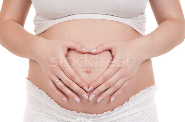 Femeie gravida țin de mâini forma de inima burtă femeie mână Imagine de stoc © DenisNata