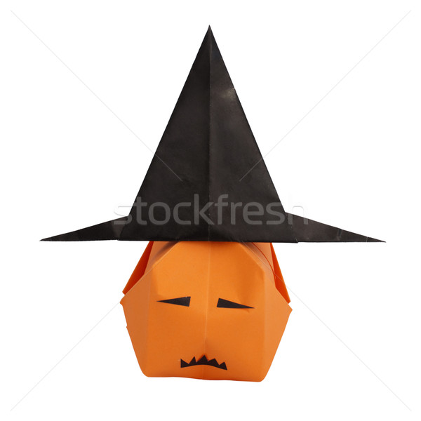 abóboras de halloween com um chapéu de feitiçaria e cara