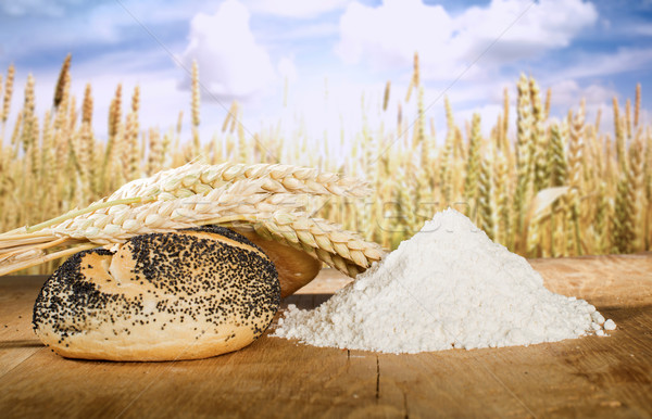 Pane grano cereali farina legno Foto d'archivio © deyangeorgiev