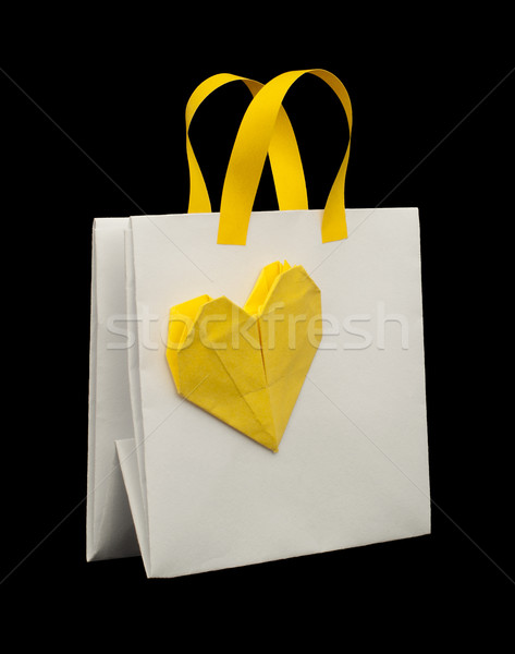 [[stock_photo]]: Blanche · panier · jaune · coeur · mode · anniversaire