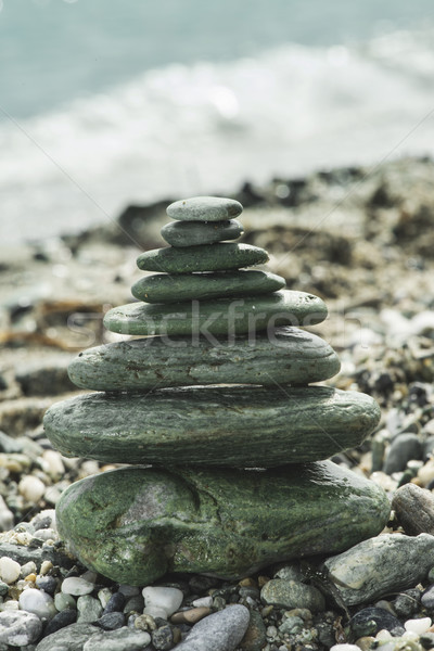 Mare pietre verde cer fundal Imagine de stoc © deyangeorgiev