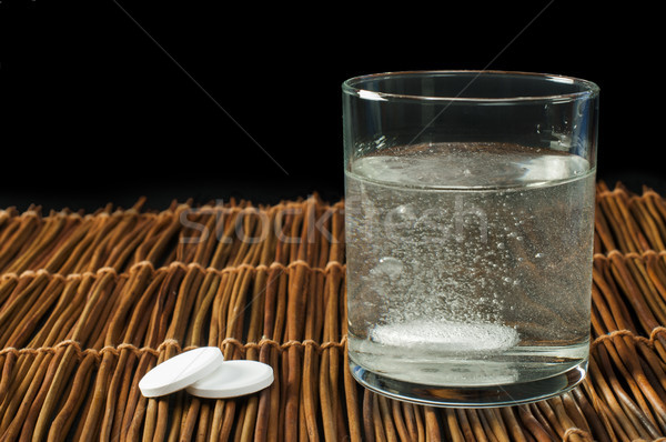 água aspirina vidro pílulas saúde fundo Foto stock © deyangeorgiev