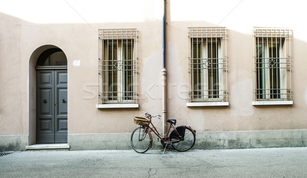 Edad italiano bicicleta rojo luz del sol antigua Foto stock © deyangeorgiev