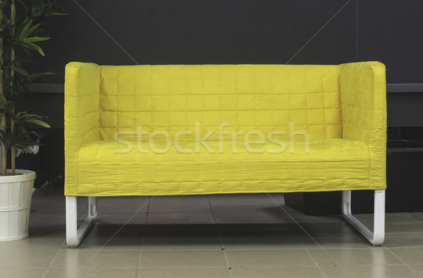 Foto stock: Pequeño · sofá · amarillo · luz · casa · fondo
