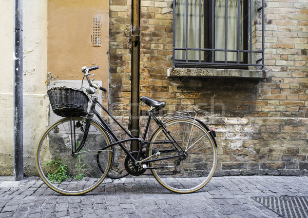 Edad italiano bicicleta luz del sol antigua edificios Foto stock © deyangeorgiev