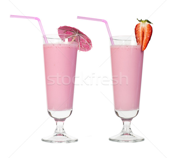 Căpşune milkshake fructe proaspete căpşună cocktail lapte Imagine de stoc © deyangeorgiev