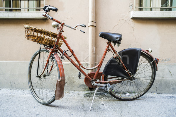 Edad italiano bicicleta rojo luz del sol antigua Foto stock © deyangeorgiev