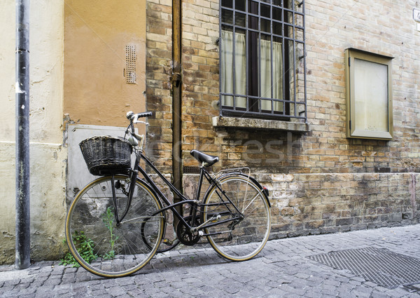 古い イタリア語 自転車 日光 古代 建物 ストックフォト © deyangeorgiev