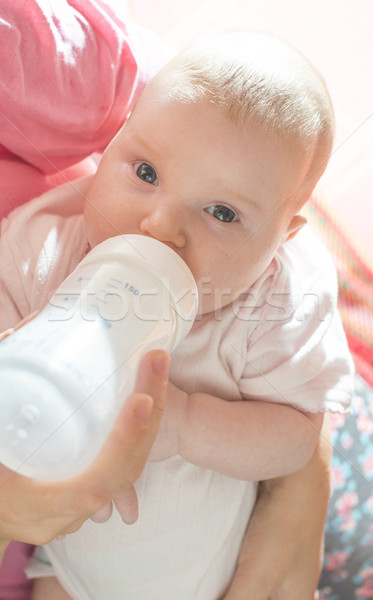 [[stock_photo]]: Bébé · bouteille · mères · mains · visage · mère