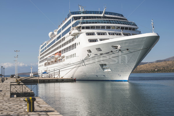 Groot cruiseschip witte dag Griekenland hemel Stockfoto © deyangeorgiev