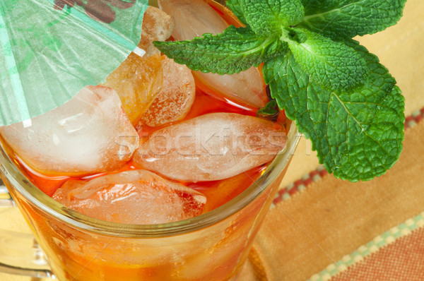 Té helado vidrio menta frutas hojas Foto stock © deyangeorgiev