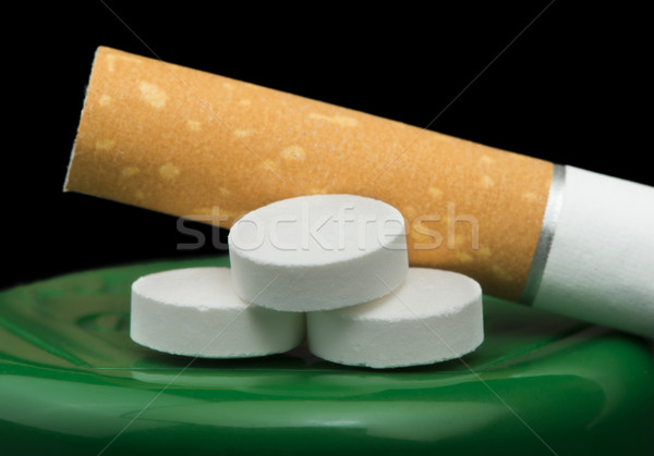 Cigarrillo tabaco pastillas aislado Foto stock © deyangeorgiev