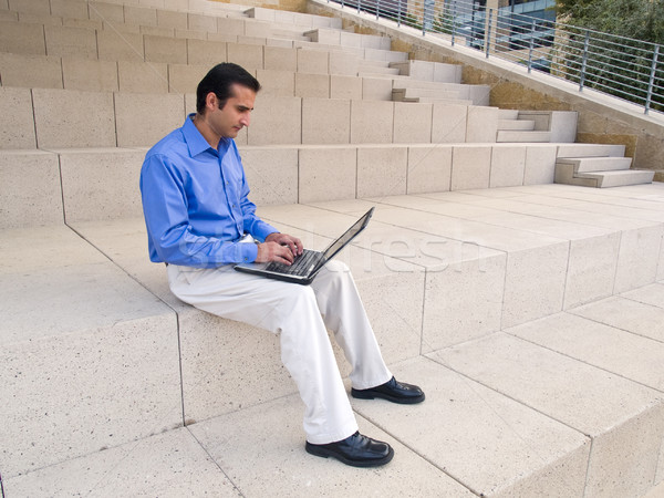 Latino zakenman laptop knap surfen internet Stockfoto © dgilder