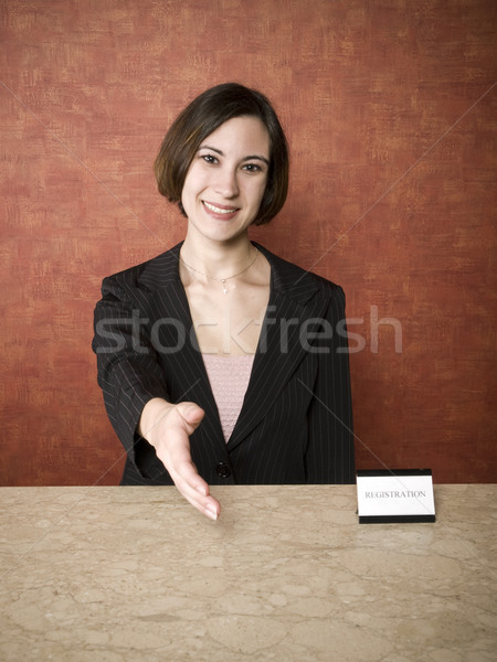 飯店 接待員 僱員 女子 微笑 握手 商業照片 © dgilder