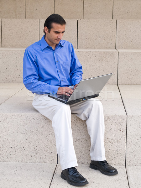 Latino zakenman laptop knap surfen internet Stockfoto © dgilder