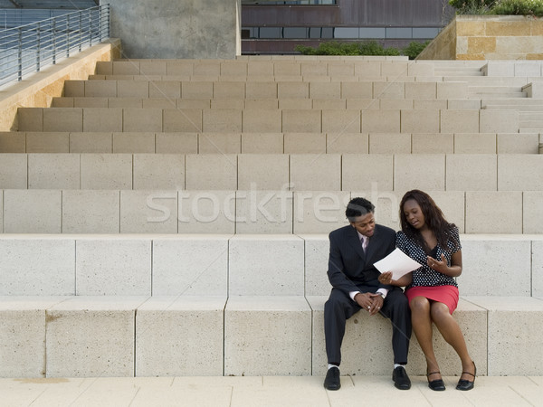 Działalności dyskusji biznesmen kobieta interesu posiedzenia nowoczesny budynek Zdjęcia stock © dgilder