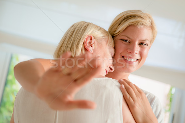 Fiatal boldog nő mutat eljegyzési gyűrű anya Stock fotó © diego_cervo