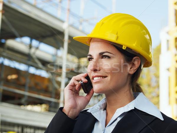 Stock foto: Ingenieur · weiblichen · sprechen · Handy · Baustelle · Telefon