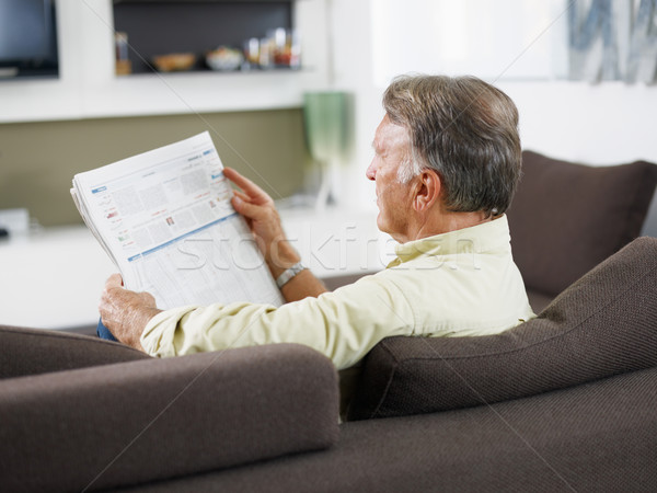 Foto stock: Senior · homem · leitura · jornal · sessão · sofá