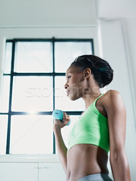 Stock foto: African · Frau · wenig · Gewichte · Fitnessstudio