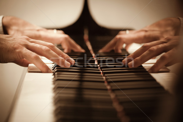 Stockfoto: Man · spelen · piano · mannelijke · handen