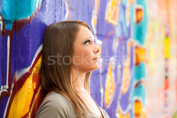 Aggódó fiatal nő szomorú dől fal felfelé néz Stock fotó © diego_cervo