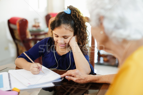 Aiutare bambina scuola compiti per casa felice Foto d'archivio © diego_cervo