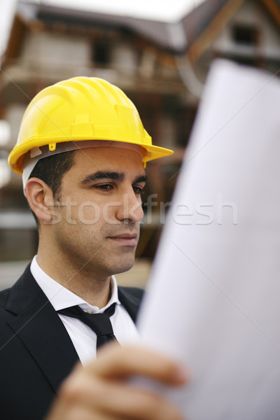 Architect bouwplaats naar gebouw plannen jonge man Stockfoto © diego_cervo