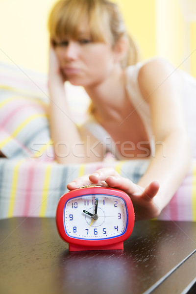 Rano młoda kobieta bed czerwony budzik kobieta Zdjęcia stock © diego_cervo