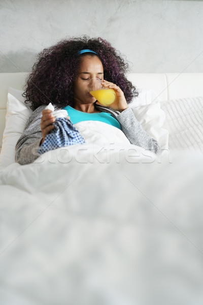 Czarnej kobiety grypa zimno lodu worek Zdjęcia stock © diego_cervo