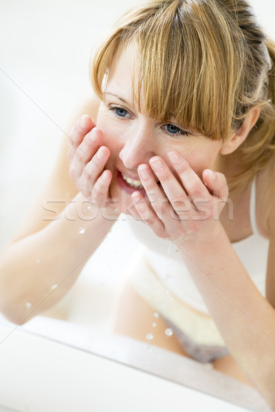 Rano młoda kobieta mycia twarz patrząc kobieta Zdjęcia stock © diego_cervo