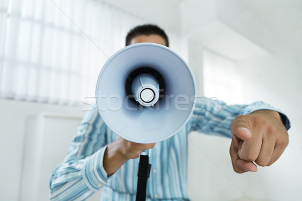 Megafoon jonge zakenman kantoor schreeuwen business Stockfoto © diego_cervo