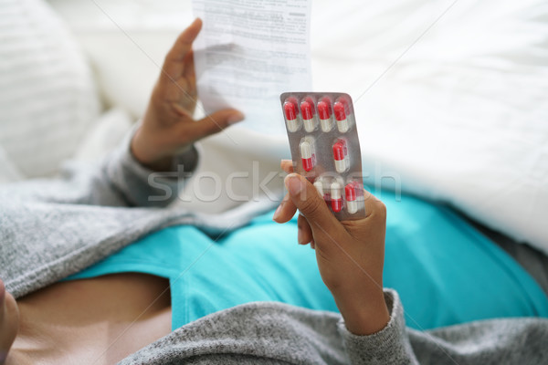 Stock fotó: Vényköteles · gyógyszerek · tabletták · antibiotikum · influenza · vírus · beteg