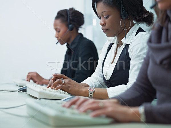 Vrouwen werken call center groep vrouwelijke Stockfoto © diego_cervo