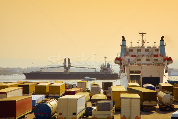 Industrie commerce vrachtwagens zee boot verkeer Stockfoto © diego_cervo
