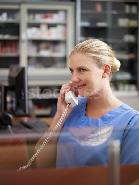[[stock_photo]]: Femme · travail · infirmière · clinique · parler · téléphone