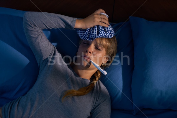Dziewczyna gorączka termometr usta noc młodych Zdjęcia stock © diego_cervo