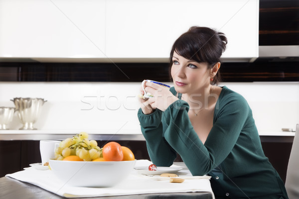 Home leven vrouw ontspannen drinken beker Stockfoto © diego_cervo