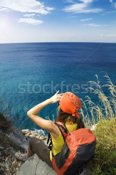 徒步旅行 年輕女子 坐在 頂部 懸崖 商業照片 © diego_cervo