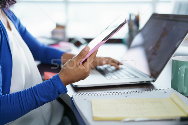 девушки изучения домой портативного компьютера афроамериканец Сток-фото © diego_cervo