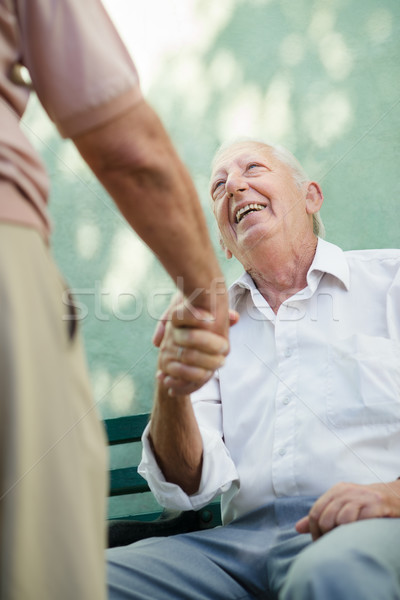 Grupy szczęśliwy starszych mężczyzn śmiechem mówić Zdjęcia stock © diego_cervo
