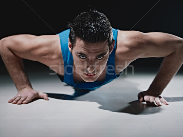 男子 俯臥撑 黑色 年輕 男 商業照片 © diego_cervo