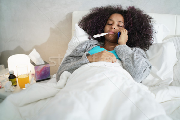 [[stock_photo]]: Femme · fièvre · thermomètre · appelant · médecin · téléphone