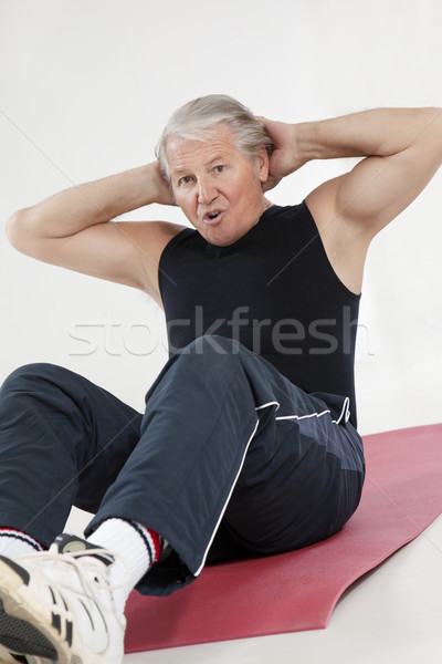 Zdjęcia stock: Fitness · jogi · starszy · człowiek · wykonywania · zdrowia
