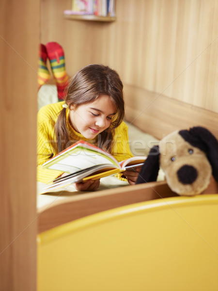 Lány olvas könyv ágy copy space kutya Stock fotó © diego_cervo